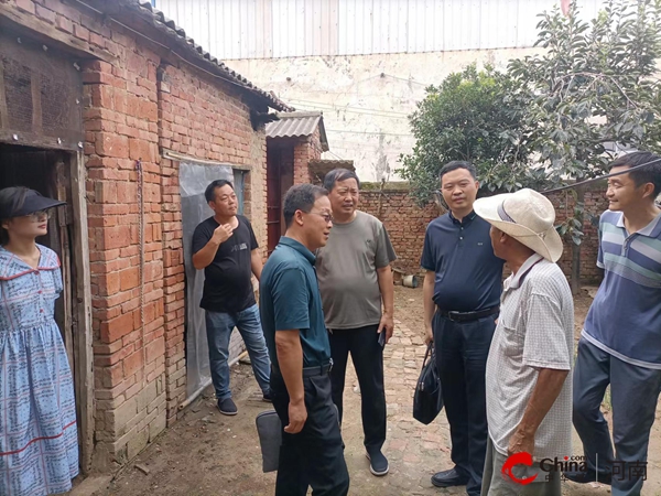 河南省粮食厅领导到西平县调研冬春救助物资发放情况