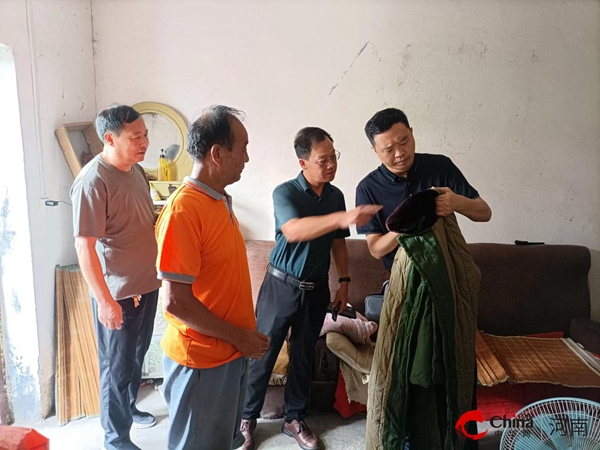 河南省粮食厅领导到西平县调研冬春救助物资发放情况