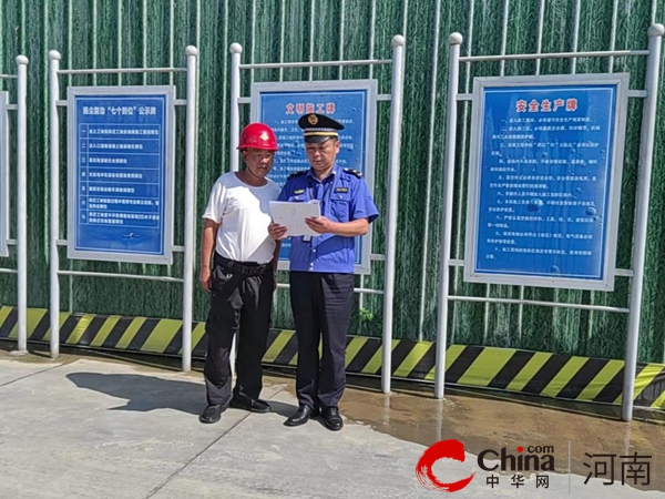 ​汝南县城管局：法律宣传进工地 助力优化营商环境
