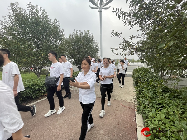 ​勇担健康使命 铸就时代新功——西平县中医院举办庆祝医师节健步走活动