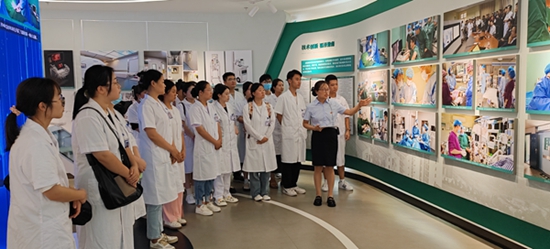 ​信阳市中心医院药学科举行药学专业实习生入科培训