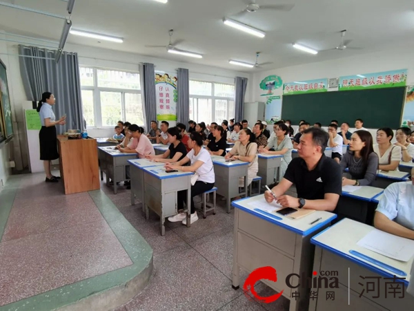 双向奔赴 共育花开 驻马店市第二十四小学教育集团召开一年级新生家长会