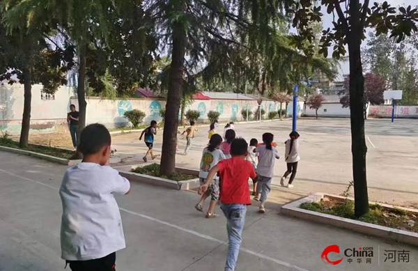 ​西平县专探张坡小学开展应急逃生演练活动