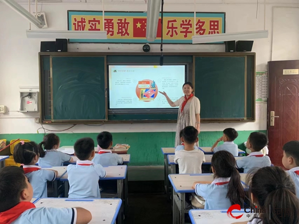 ​西平县第二小学开展教师节实践活动