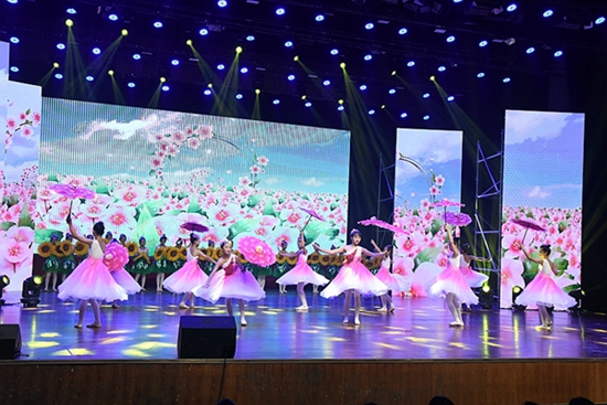 潢川县教体系统举办庆祝第 39个教师节表彰晚会.
